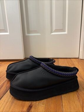 UGG Women’s Black Leather Tazz Slipper